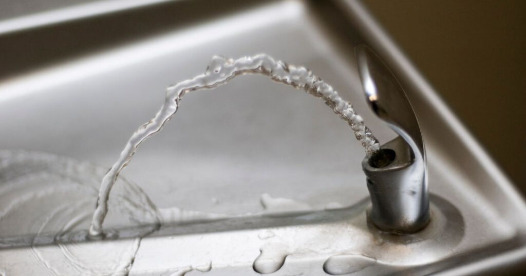Conserto de Bebedouro em Belém | Assistência Perto de Mim vazamento de agua no bebedouro